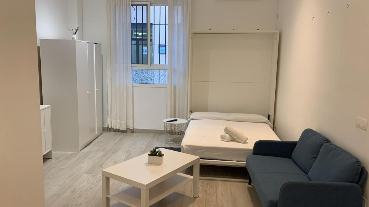 Estupendo estudio al lado de plaza la Merced Málaga Exterior foto