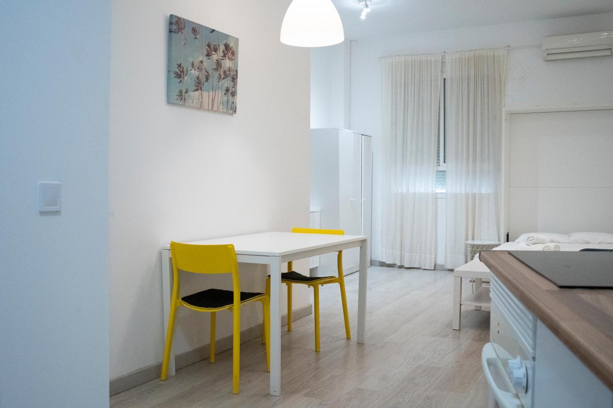 Estupendo estudio al lado de plaza la Merced Málaga Exterior foto